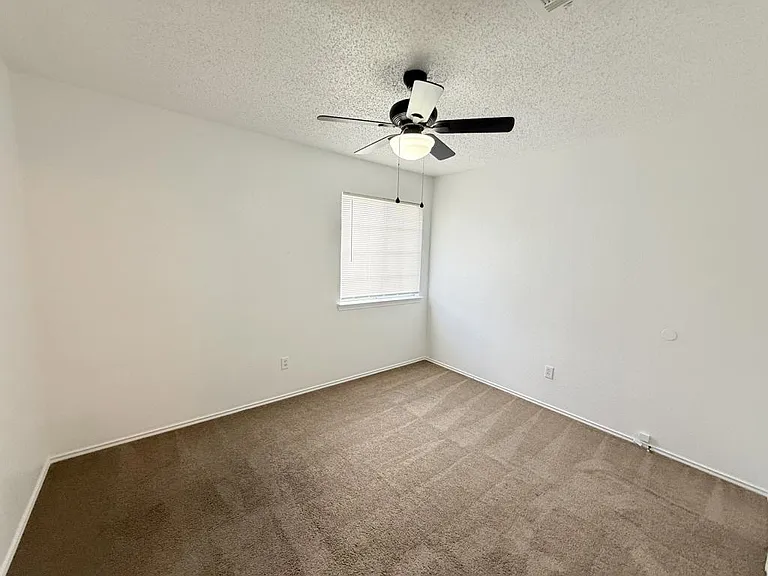 2302 Tracey Ann Ln — Photo 33