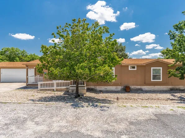 520 N Buckboard Dr, Kerrville, TX 78028