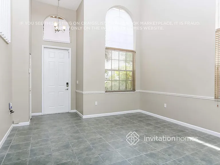 1218 Oakwater Dr — Photo 2