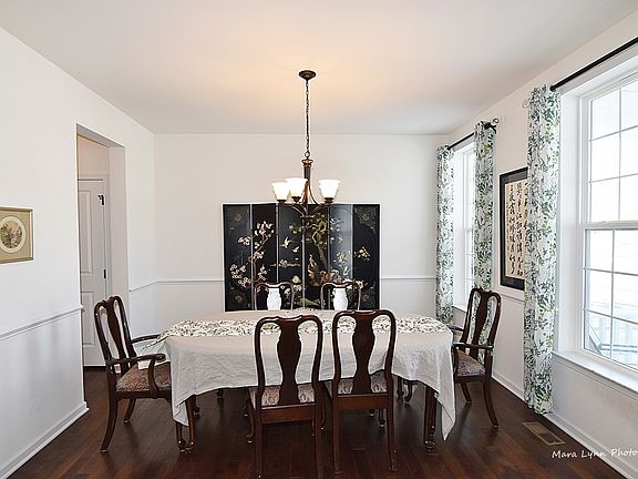 4th image of 3673 Thornhill Dr