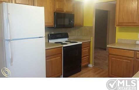 kitchen 1.JPG