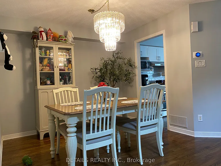 101 Milner Downs Cres — Photo 3