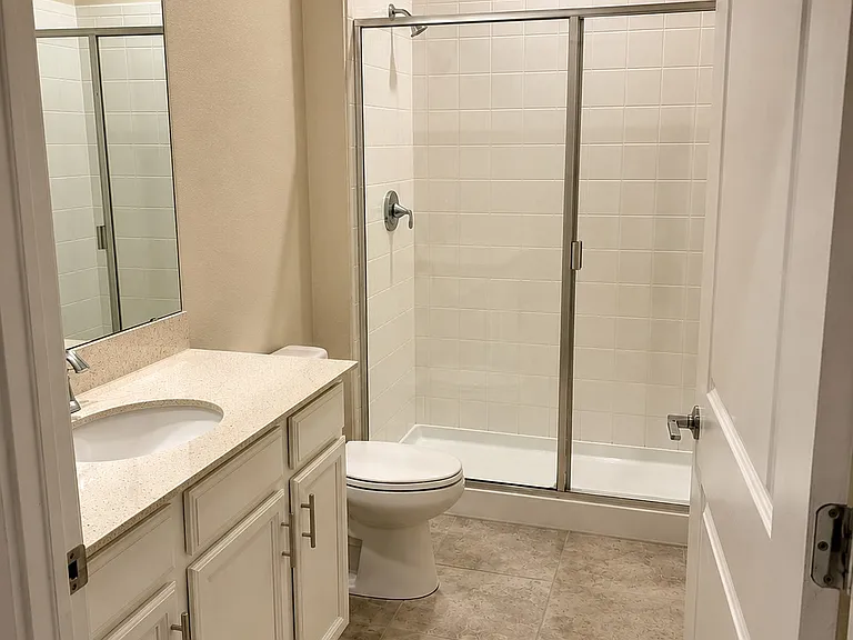 1719 Chatsworth Cir — Photo 6