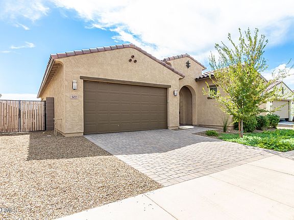 2nd image of 307 E Balao Dr