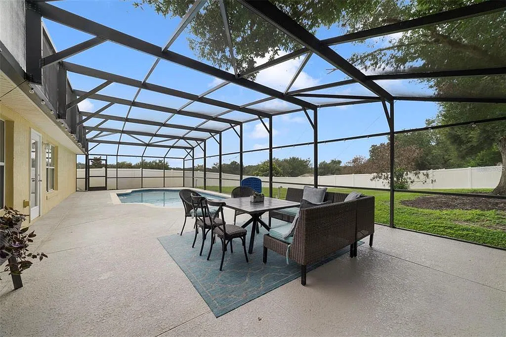 3 bed, 2.0 bath, 1858 sqft, $2,900 — Photo 3