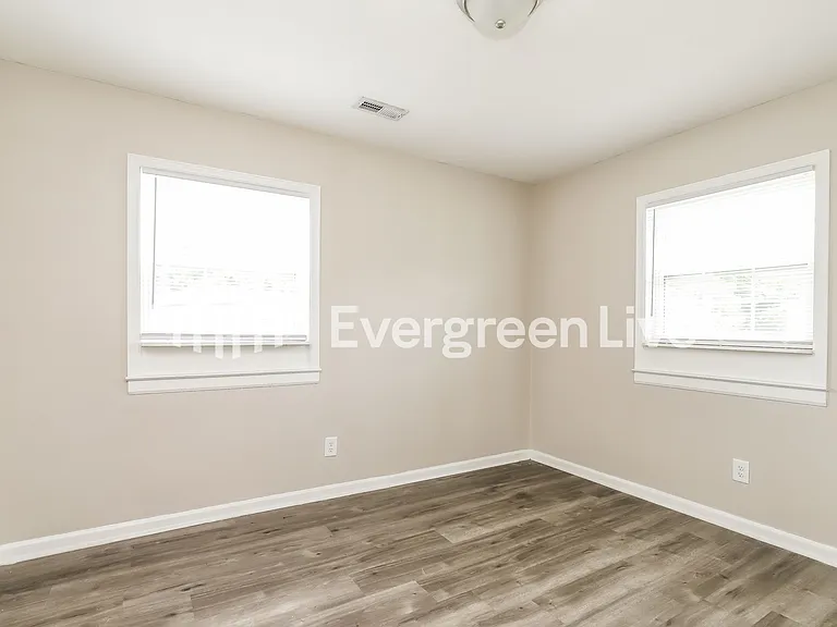 107 Camden Cir — Photo 12