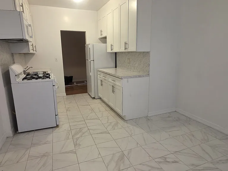 4330 46th St #4 — Photo 3