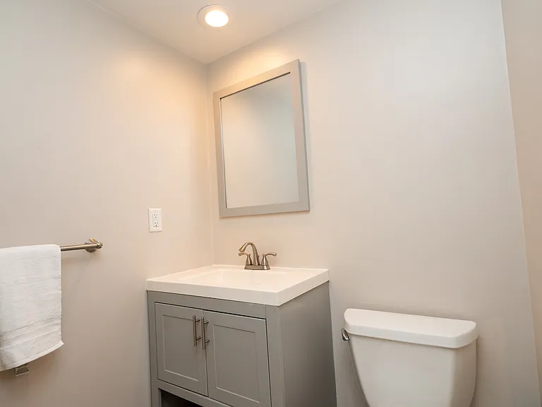 592 Poplar St — Photo 12