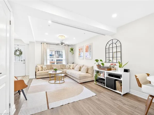 133 Avondale St, Hamilton, ON L8L 7B9