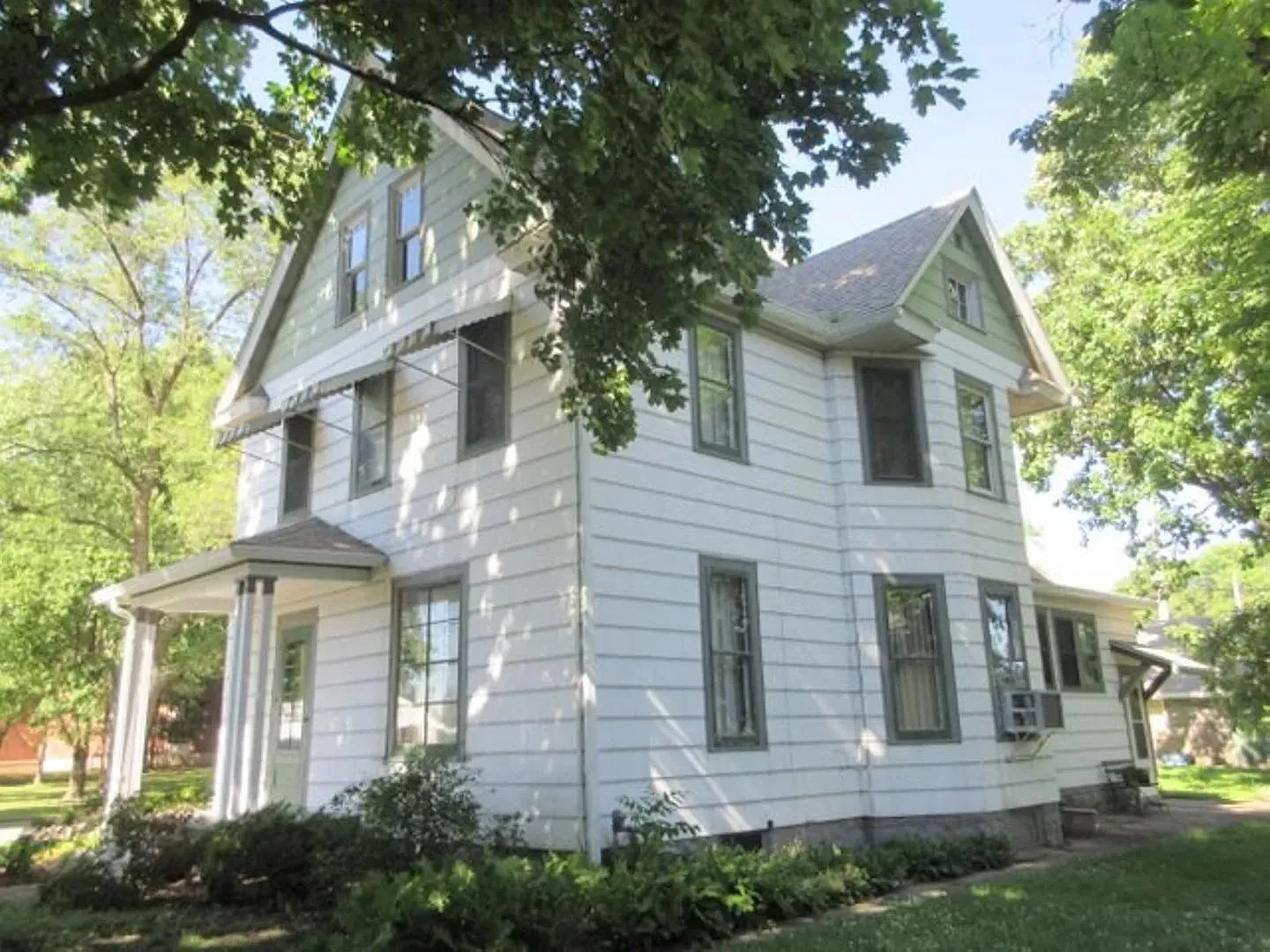 4 bed, 2034 sqft, $1,600 — Photo 3