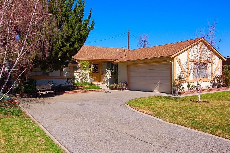 1st image of 22607 Kittridge St