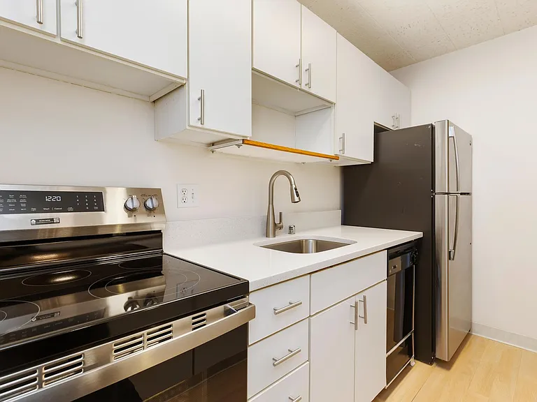 Seasons Apartments — Photo 1