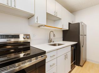 324 W Olympic Pl APT 103, Seattle, WA 98119