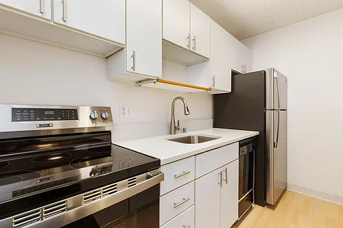 Seasons Apartments Photo 1
