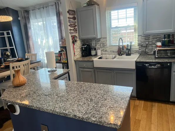 1930 W Williams Cir, Westland, MI 48186