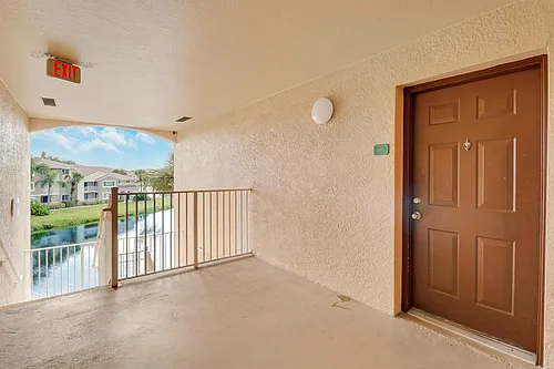 141 SW Palm Dr #306 Photo 1