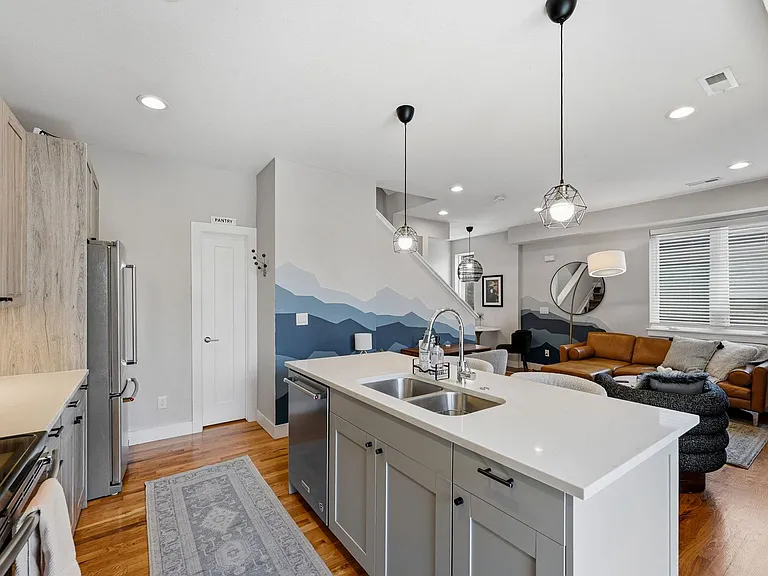 1731 Irving St #105 — Photo 24