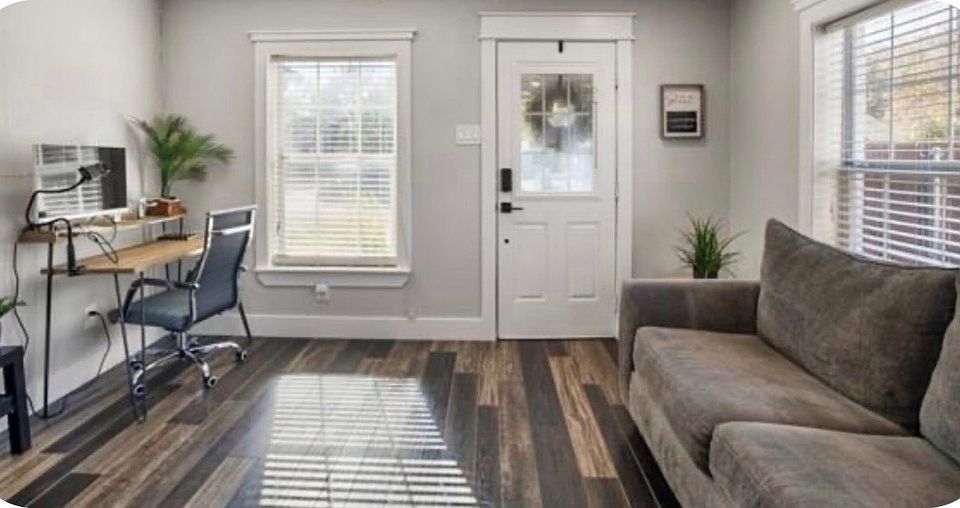 1st image of 611 W Page Ave