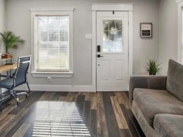 611 W Page Ave, Dallas, TX 75208