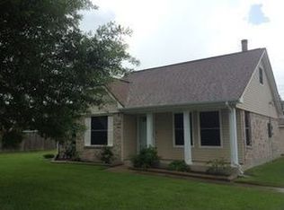 7125 Beechwood Dr, Angleton, TX 77515