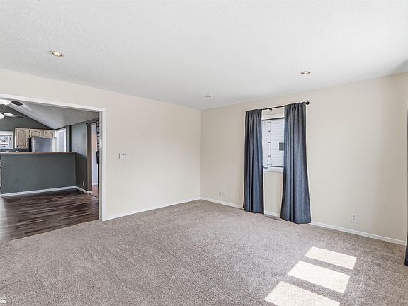 4th image of 307 3rd St SW