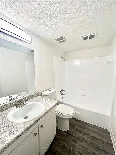 3277B Warringwood Dr — Photo 2