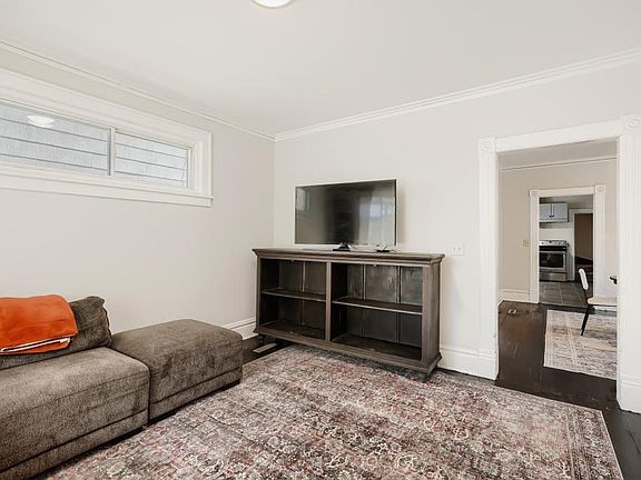 5th image of 527 Blair Ave