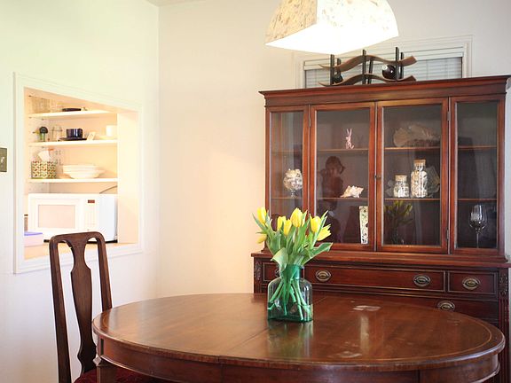 3rd image of 2208 Meadowbrook Dr
