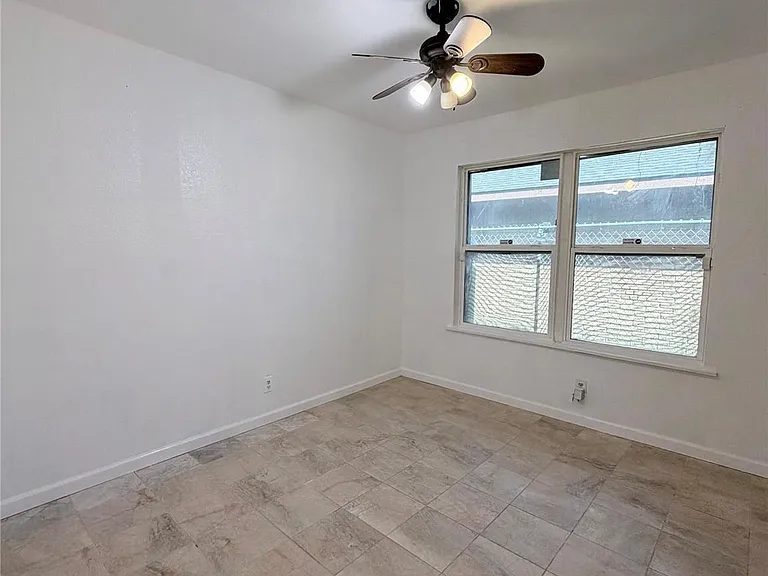 618 Sulphur St — Photo 14