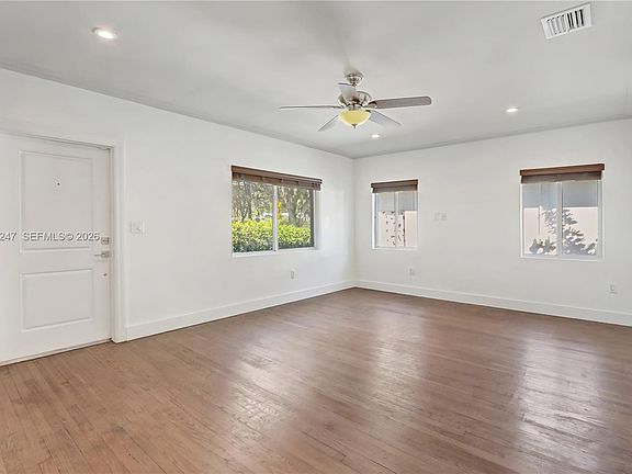 3rd image of 438 Mendoza Ave