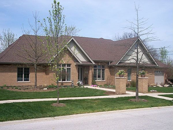 1st image of 77 Lawndale Ct