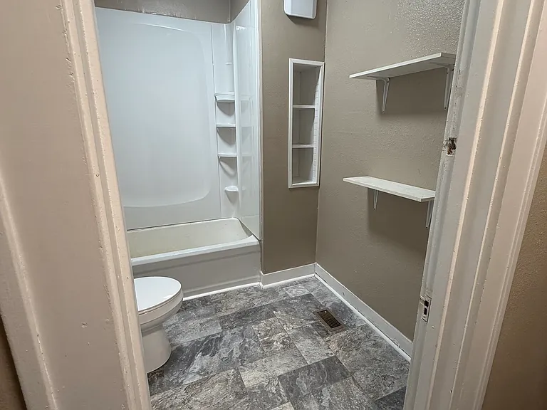 709 W Georgia Ave — Photo 10