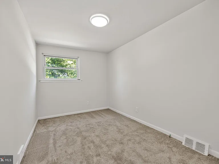 202 Green St — Photo 15