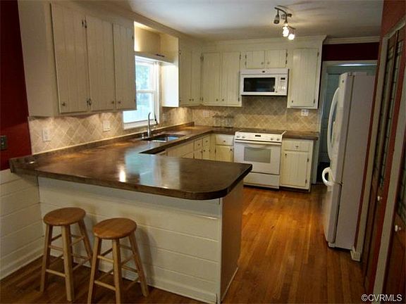 2nd image of 11141 Oakcrest Dr