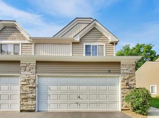 76 Cambridge Ave, Streamwood, IL 60107