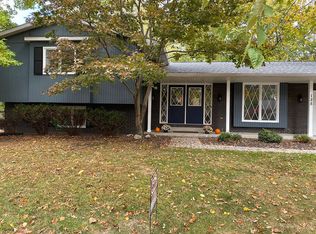 125 Cypress Point Dr, Springfield, IL 62704