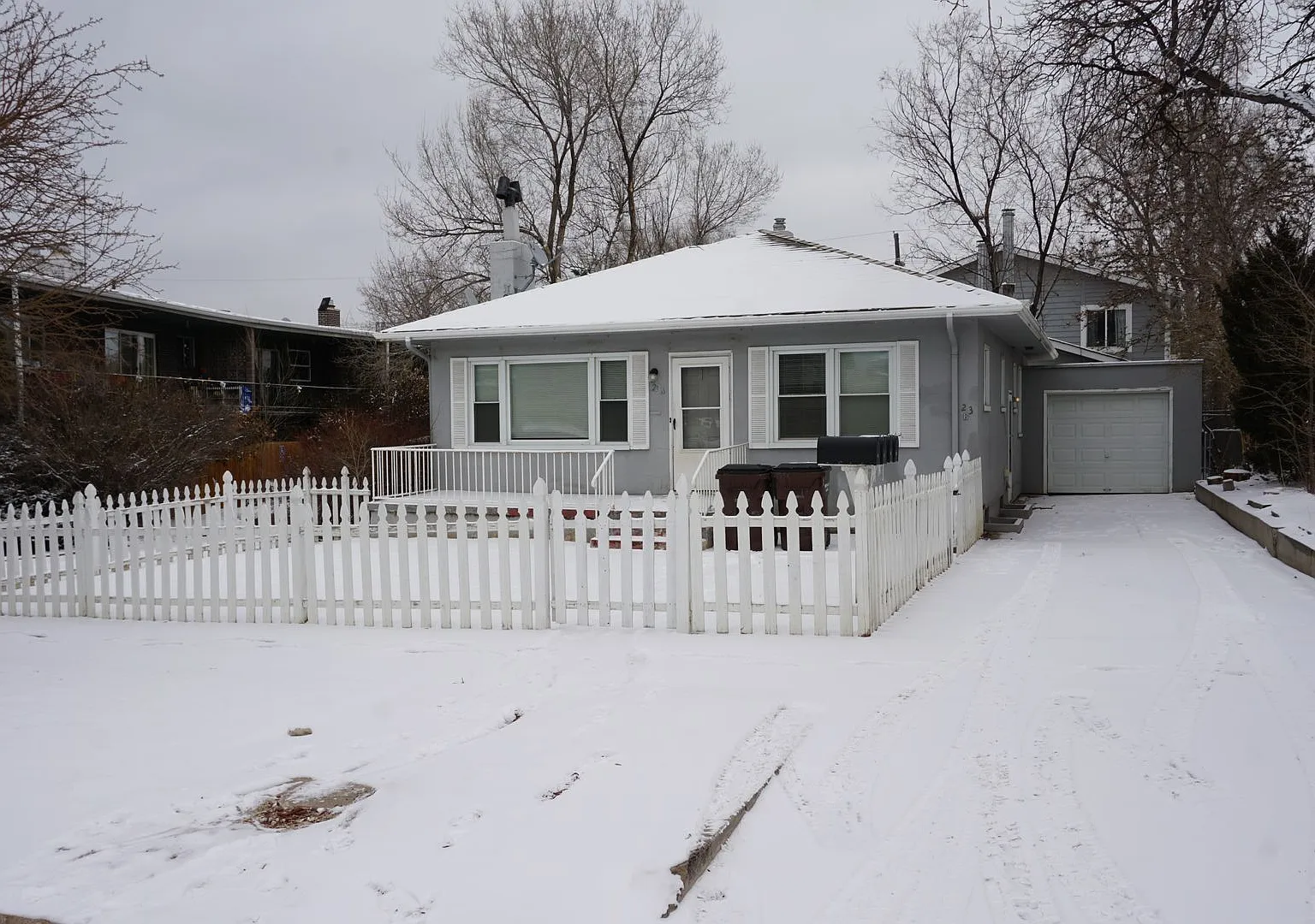 2 Bedroom Duplex Located Near Memorial Park & Downtown — Photo 1