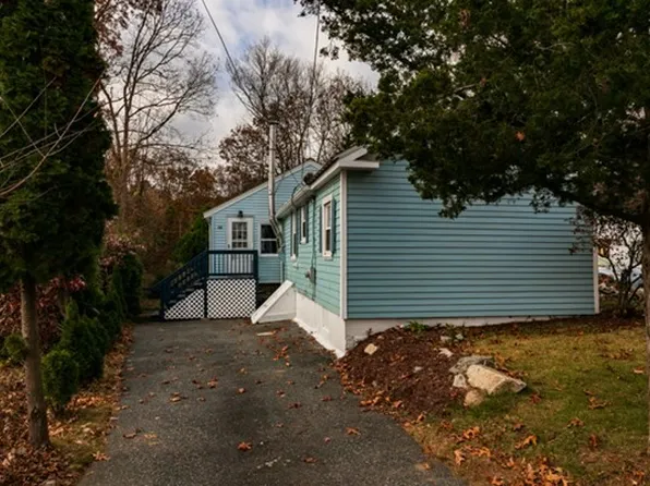 114 Lakeshore Dr, Blackstone, MA 01504