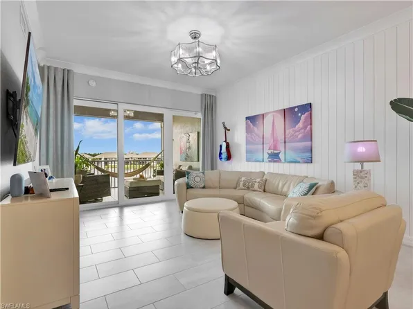 163 Indies DR E #202, NAPLES, FL 34114