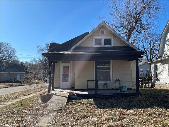 2nd image of 2614 Sacramento St