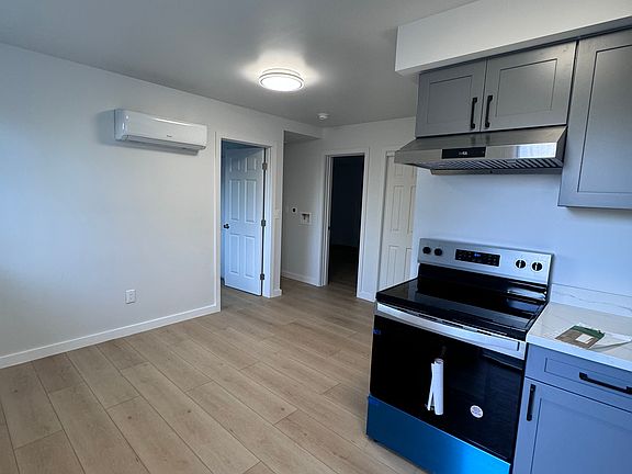 3rd image of 290 Ardendale Dr