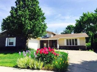 911 W White Oak St, Arlington Heights, IL 60005