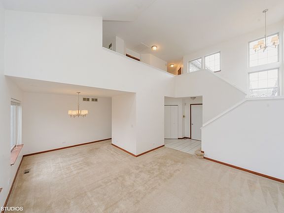 4th image of 211 Lexington Ct