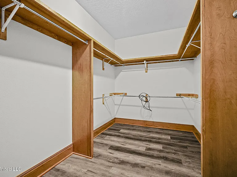 15301 Parker Rd — Photo 31