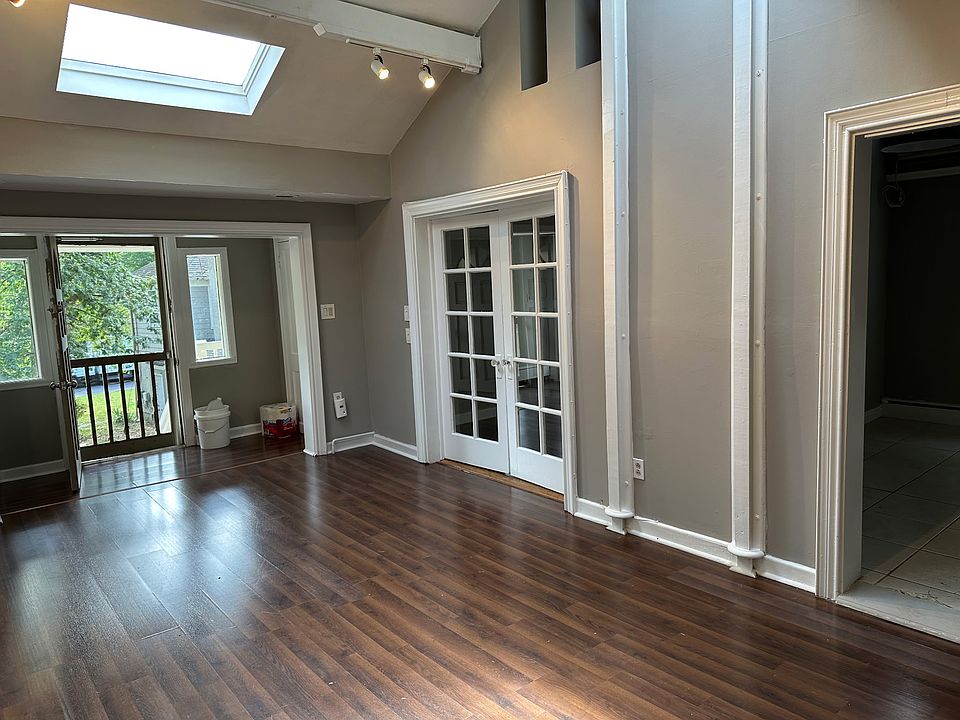 2nd image of 457 Emerson Ln Floor 2