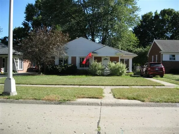 28465 N Clements Cir, Livonia, MI 48150