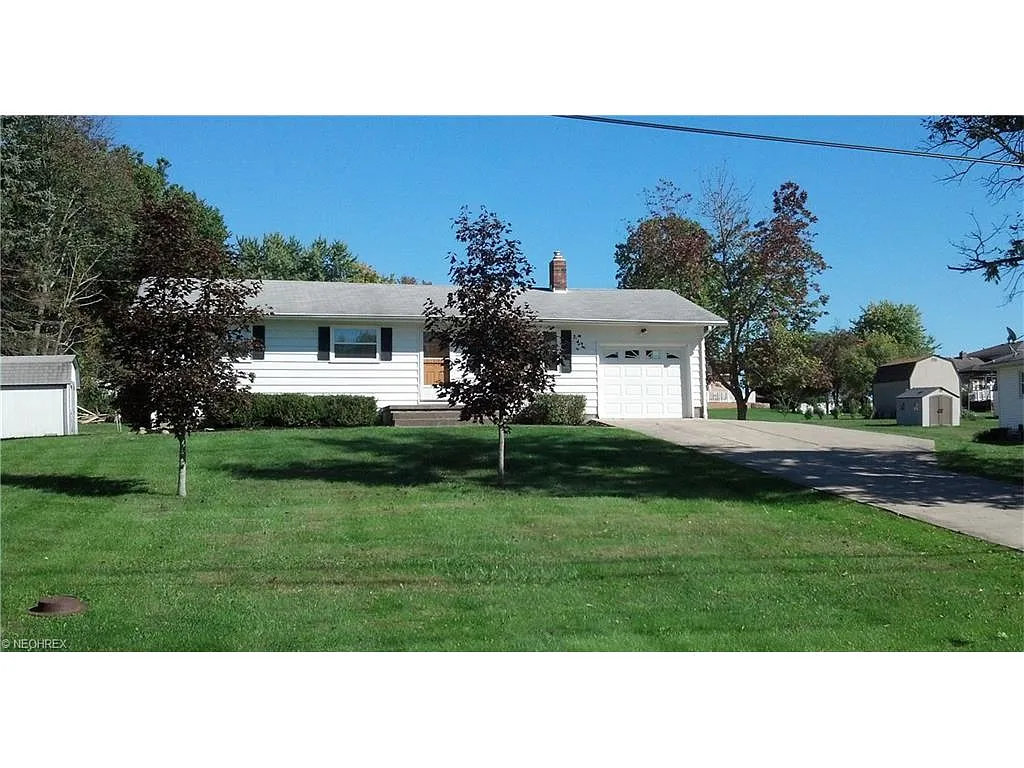 528 Hughes Dr photo 1