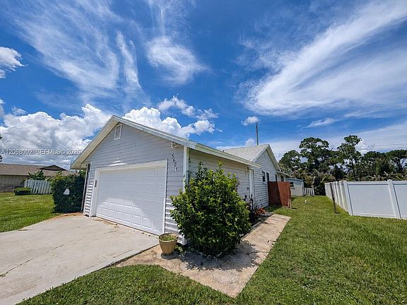 3rd image of 5601 Paleo Pines Cir