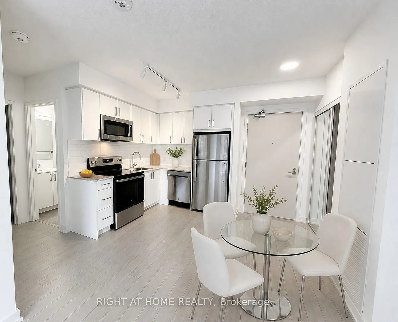 1 bed, $2,000 — Photo 3