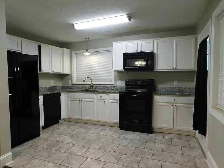 411 Gray Dr — Photo 6
